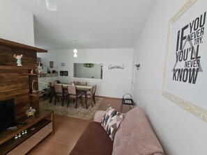 Smart-TV, Kamin, Stereoanlage