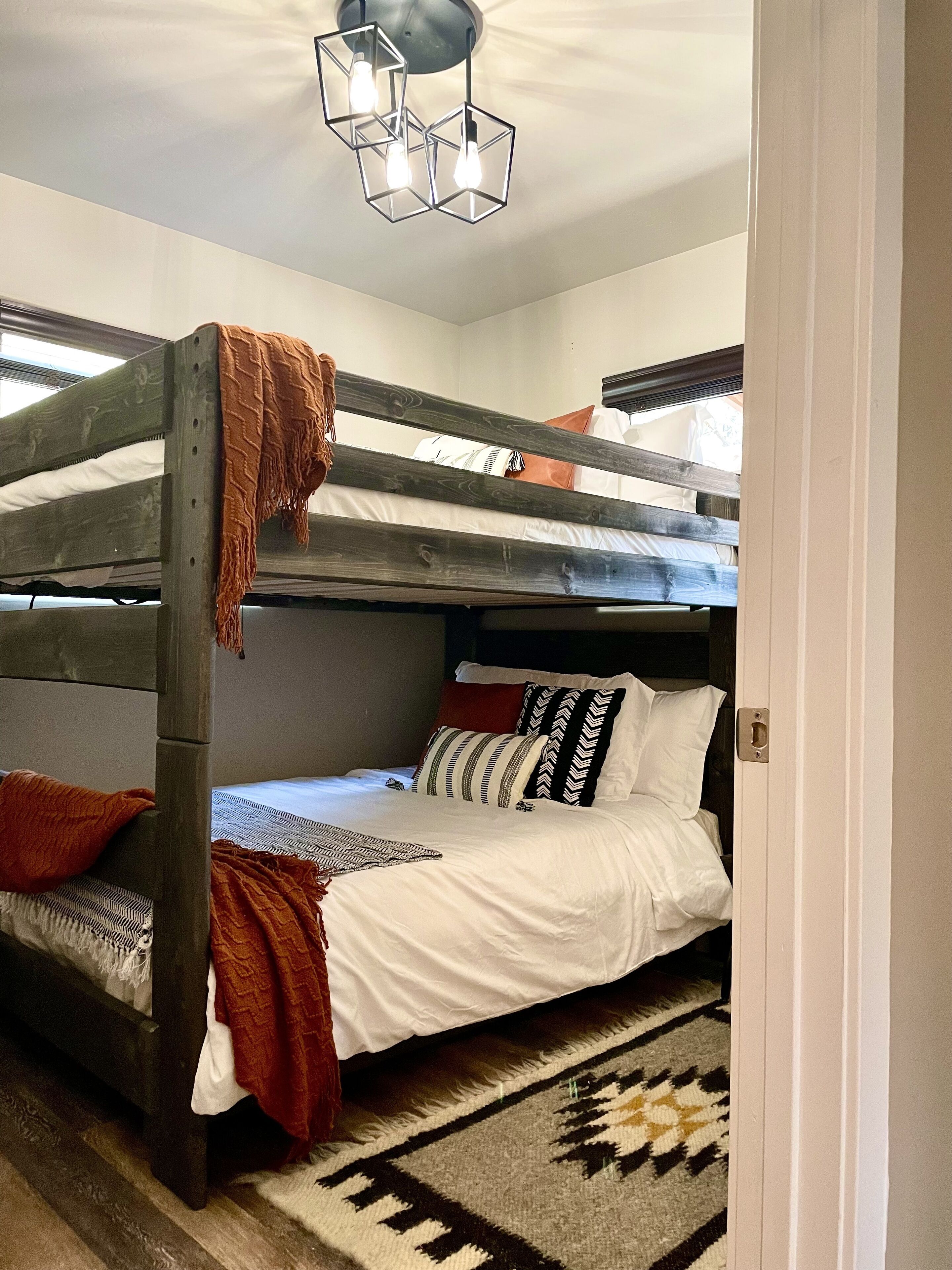 2 bedrooms, travel crib, free WiFi, bed sheets