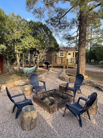 Terrace/patio. Cozy Pet Friendly 2BR Cabin in the Pines, Happy Jack AZ