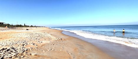 Beach nearby, sun loungers, beach towels