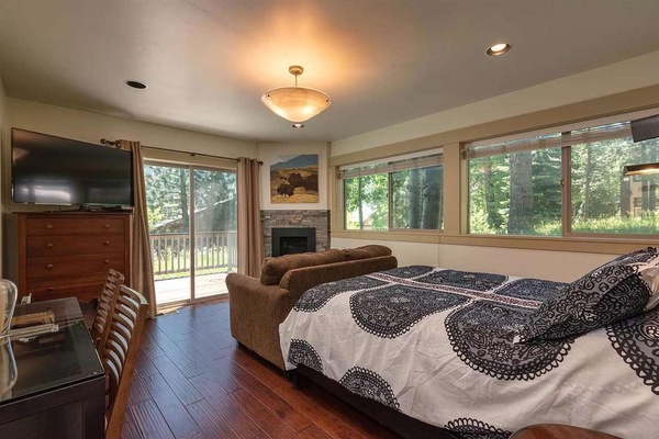 1 bedroom, desk, iron/ironing board, WiFi (free)