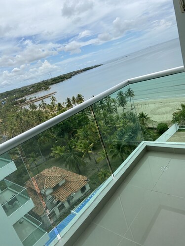 Beautiful apartment with balcony and oceanfront view in Coveñas.