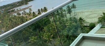 Beautiful apartment with balcony and oceanfront view in Coveñas.