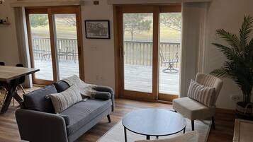 淋浴/盆浴组合、吹风机、毛巾、肥皂