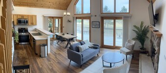 Luxury Chalet on the Pines Golf Course!