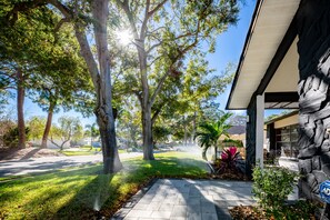 Property grounds - Beautiful Tampa Bay Pool Home Near Gulf Beaches (St. Petersburg)