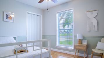 4 bedrooms, desk, iron/ironing board, travel crib