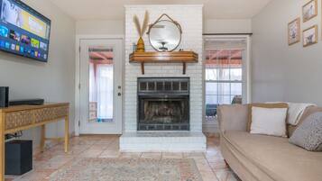Smart TV, fireplace