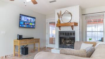 智能电视、壁炉