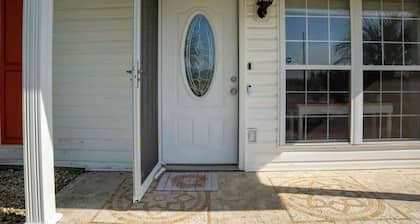Pet-Friendly 4BR w/ Huge Fenced Yard- Near Rucker