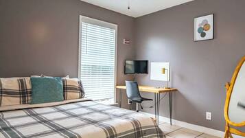 4 bedrooms, iron/ironing board, travel crib, free WiFi
