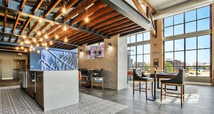 Modern 1BR APT in DT with Infinity Pool & Sauna