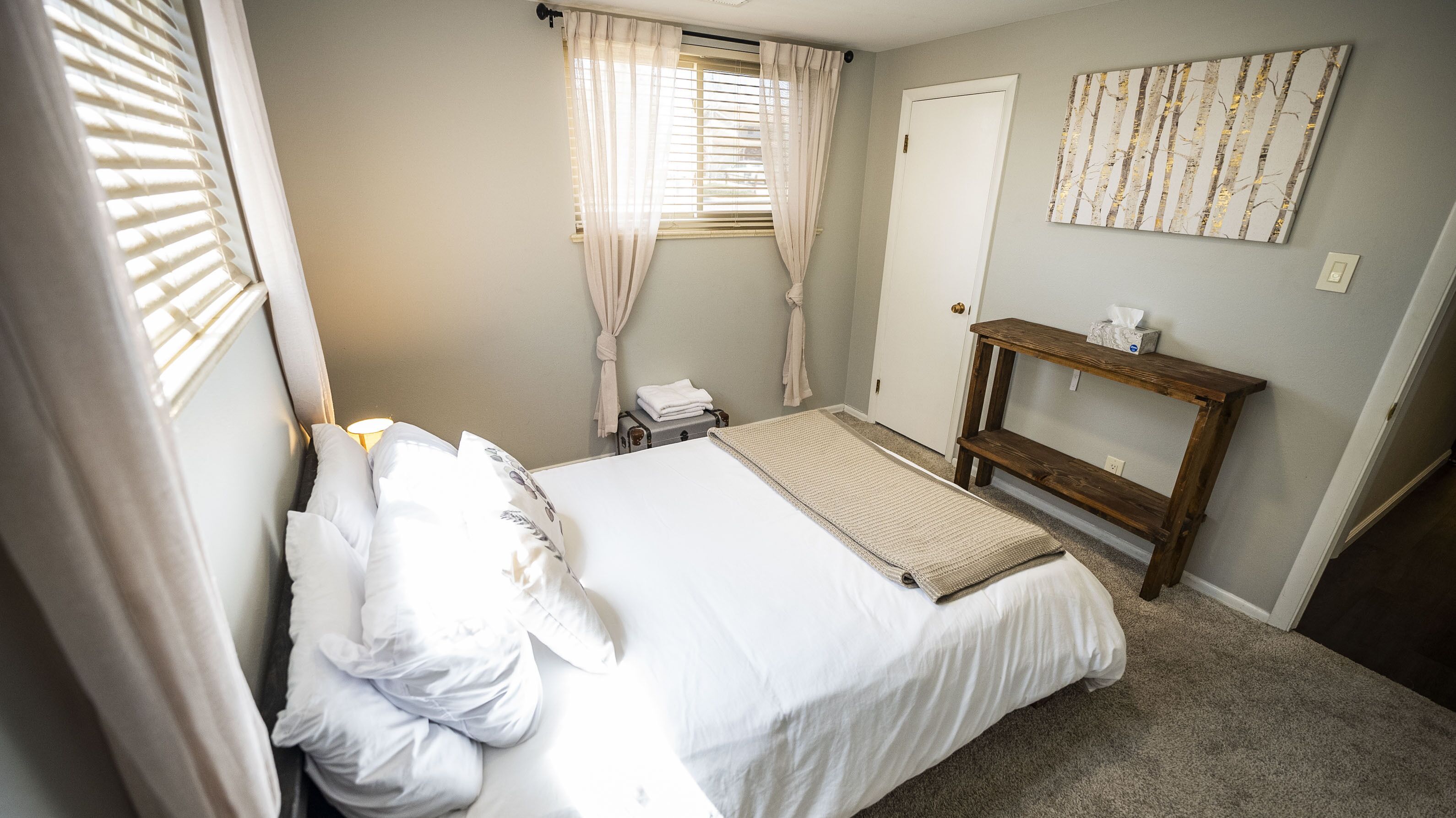 2 bedrooms, travel crib, WiFi, bed sheets