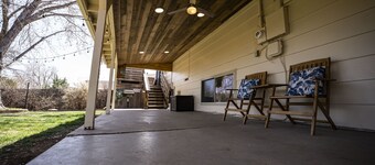 Basecamp Denver 2BR Guest Suite near Red Rocks