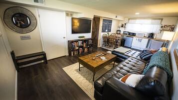 Smart TV, Netflix, books, streaming services