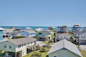 Exterior - Walk to Beach. VIEWS! Self Check-in and Parking (Surf City)