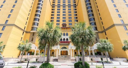 BEACHFRONT ~ Luxury Hilton Resort~ 100+5 Stars! ~ Tiki Bar Lazy River 8th Floor