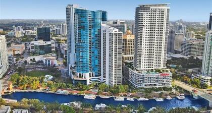 Modern 1/1 Penthouse Condo in Downtown Las Olas