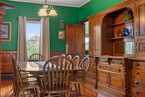Dining - Absolutely Huge 4,000sqft 7 Bedroom, 5.5ba Historic Manor House (North Troy)