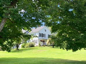 Exterior - Absolutely Huge 4,000sqft 7 Bedroom, 5.5ba Historic Manor House (North Troy)