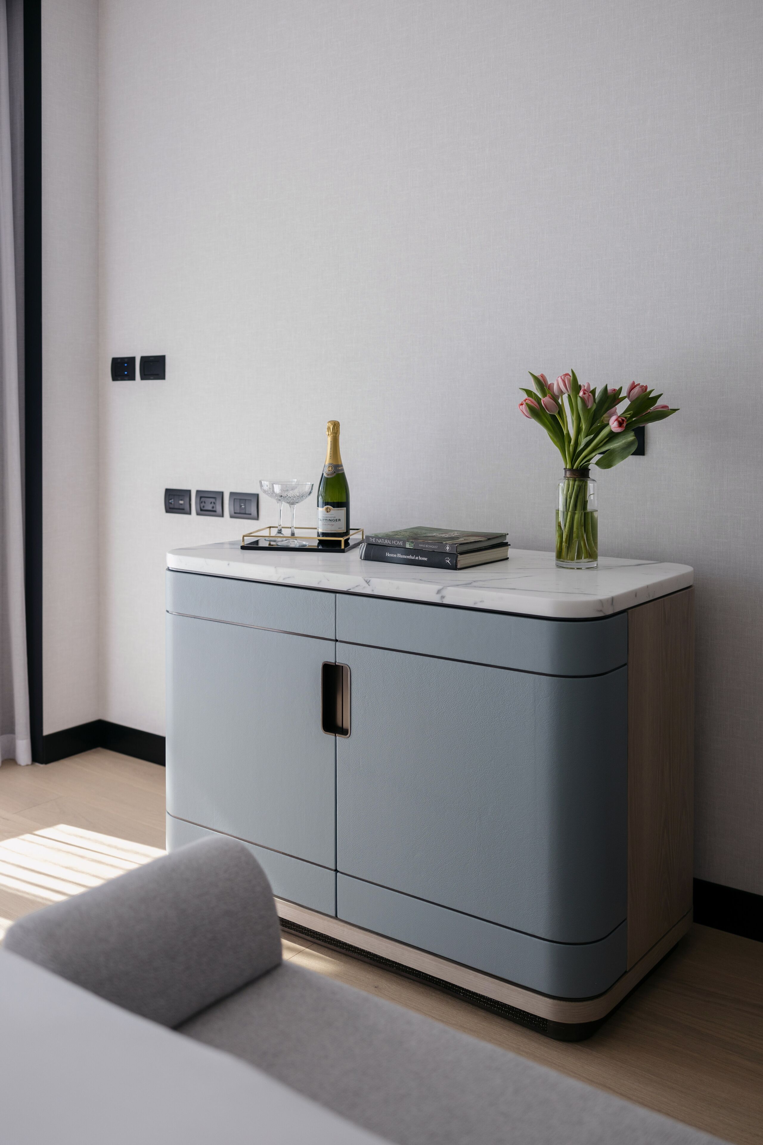 Seprai premium, selimut bulu angsa, bantalan ekstra lembut, dan brankas