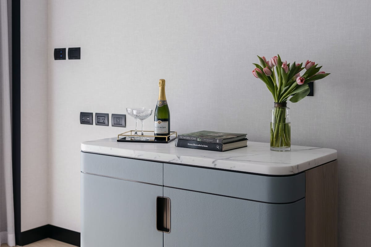 1 makuuhuone, ylelliset vuodevaatteet, untuvapeitot