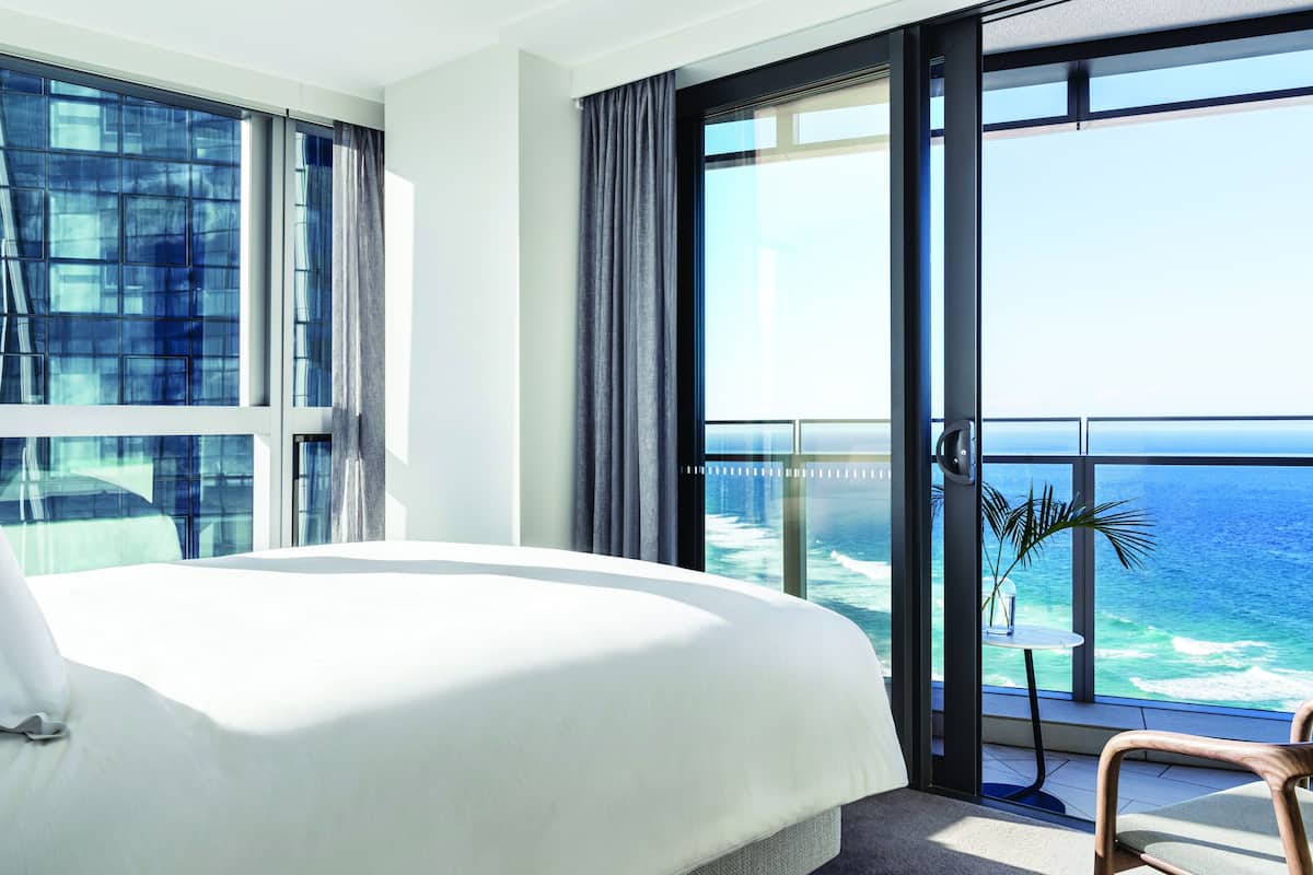 One Bedroom Ocean Residence | Seprai premium, selimut bulu angsa, bantalan ekstra lembut, dan brankas