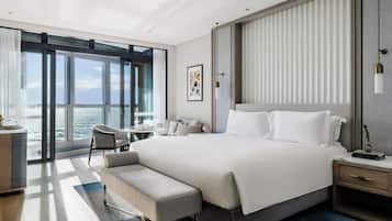Deluxe Room | Premium bedding, down comforters, pillowtop beds, in-room safe