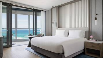 高級寢具、羽絨被、特厚豪華床墊、房內夾萬