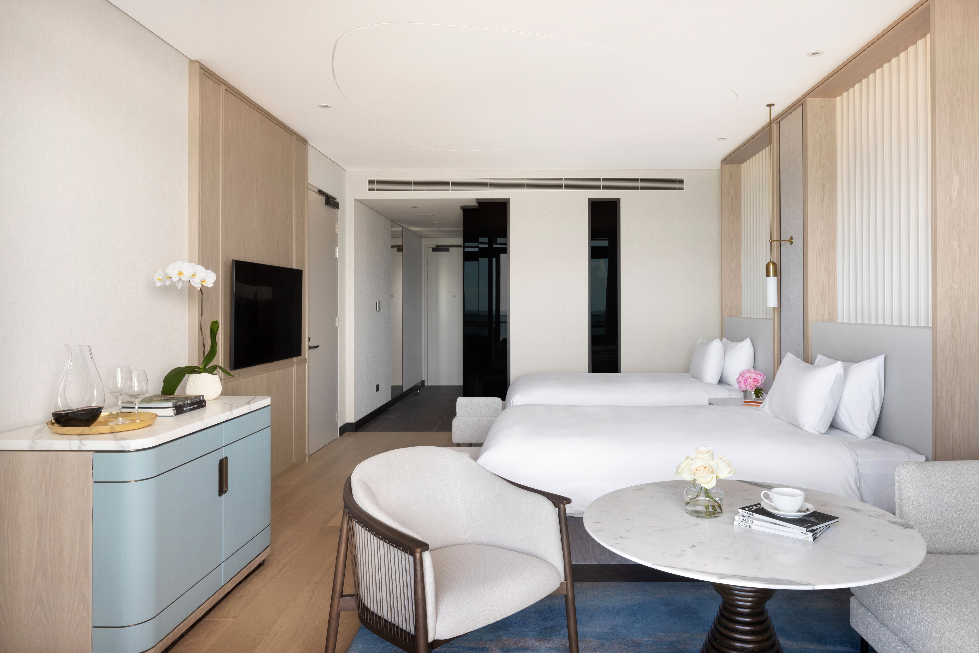 Deluxe Ocean Twin | Living area