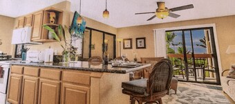 Enjoy the excellent Hawaii islands corner condo with 2 lanais