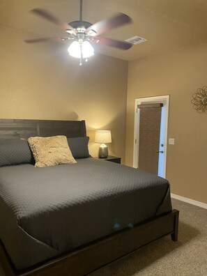 3 chambres, fer et planche à repasser, Wi-Fi gratuit, draps fournis