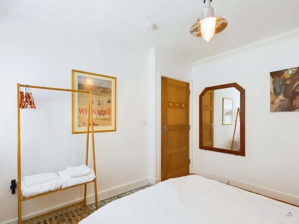 4 habitaciones, tabla de planchar con plancha y wifi gratis 
