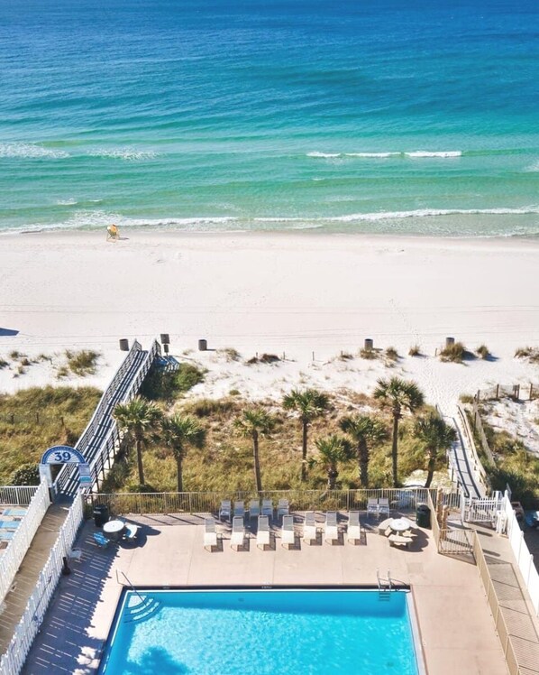 Beach nearby, sun-loungers, beach towels