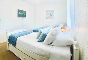 2 makuuhuonetta, silitysrauta/-lauta, ilmainen Wi-Fi, vuodevaatteet