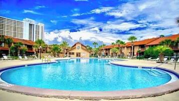 Outdoor pool, a heated pool