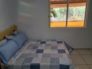 2 bedrooms, free WiFi, bed sheets - Place, surrounded by nature, with tranquility and peace, close to the center  (Louveira)