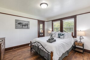 2 bedrooms, free WiFi, bed sheets - Charming house in a charming town, Casa Cerini (Tomales)