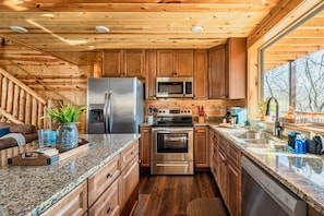 冰箱、微波炉、烤箱、炉灶