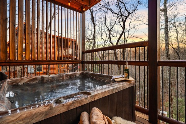 Outdoor spa tub