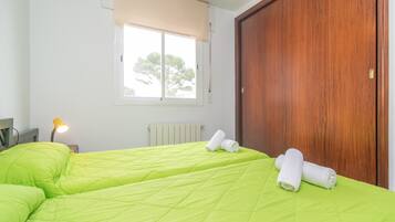 1 dormitorio, tabla de planchar con plancha, wifi gratis y ropa de cama