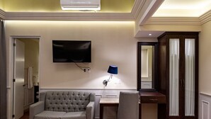 In-room safe, desk, free WiFi, individually furnished - Margarita Hotel Boutique (San Luis Potosi)