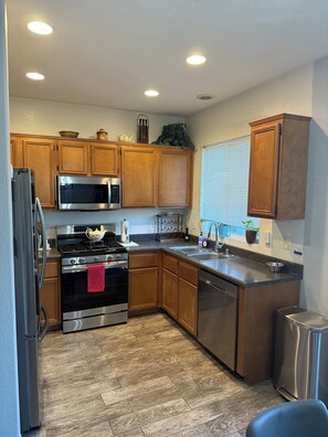 Private kitchen - Nice, & cool 4- bedroom home to enjoy a stay and relax in.  (Coachella)