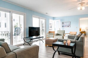 TV - Holidays by the Beach A (Surfside Beach)