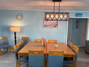 Dining - Holidays by the Beach A (Surfside Beach)