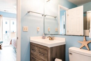 Combined shower/bathtub - Holidays by the Beach A (Surfside Beach)