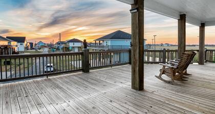 The Ocean Pearl - Steps away from private beach access