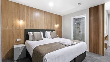 Deluxe-Zimmer | Hochwertige Bettwaren, Daunenbettdecken