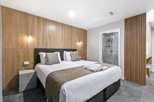 Deluxe-Zimmer | Hochwertige Bettwaren, Daunenbettdecken