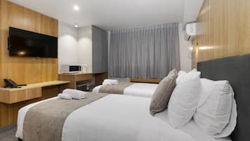 Twin kamer | Luxe beddengoed, donsdekens, bedden met traagschuimmatrassen